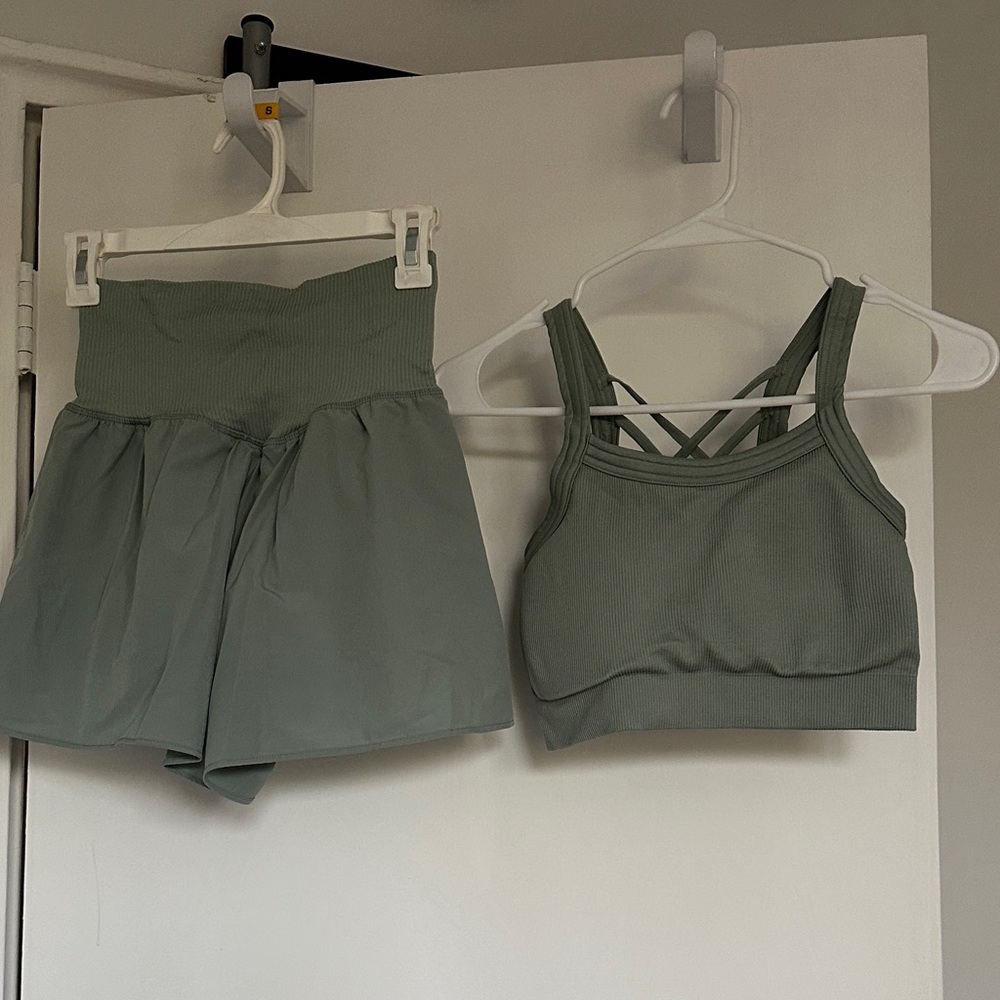 Yogalicious Teal High-Waisted Shorts and Sports Bra Set
